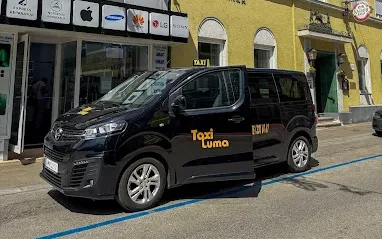 Schwarzer Opel Vivaro Bus von Taxi Luma in Amstetten